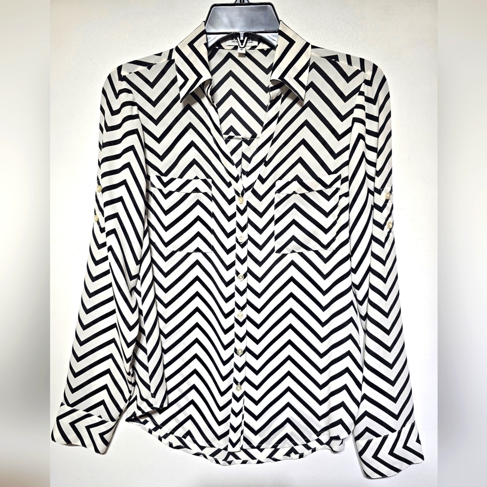 EXPRESS Portofino Shirt. Black & White Zigzag Stripe. Size XS
